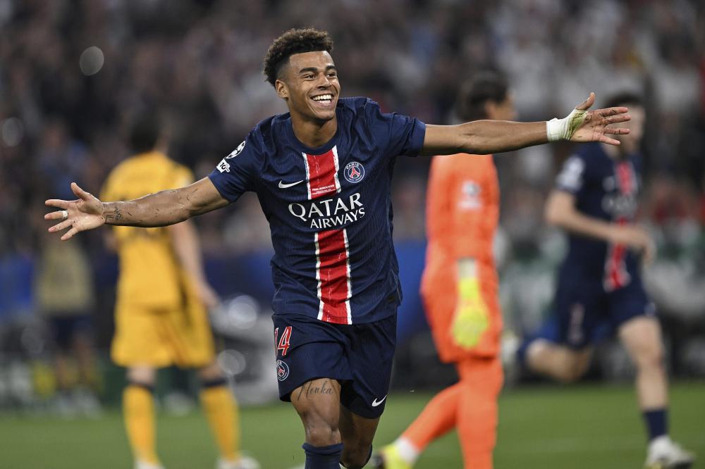 罗马诺：西蒙斯预计缺席莱比锡今日比赛，他已决定转投切尔西