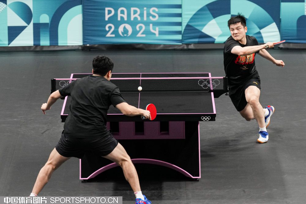 暖心，身患横纹肌肉瘤的河南队小球迷收到王上源送的签名球衣